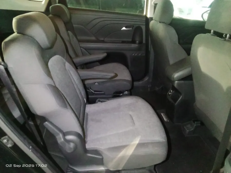 Foto Mobil Bekas Kabin Belakang Hyundai Stargazer 1.5 Prime tahun 2024