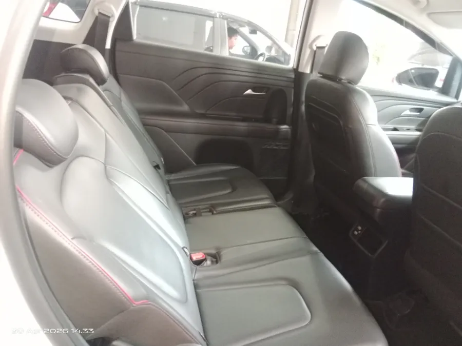 Foto Mobil Bekas Kabin Belakang Hyundai Stargazer 1.5 Prime tahun 2024