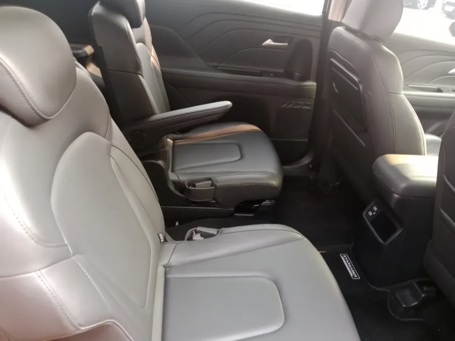 Foto Mobil Bekas Kabin Belakang Hyundai Stargazer 1.5 Prime tahun 2024