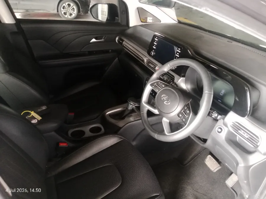 Foto Mobil Bekas Kabin Depan Hyundai Stargazer 1.5 Prime tahun 2024