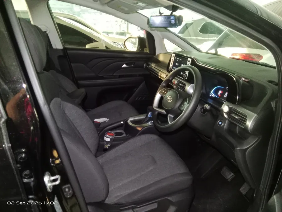 Foto Mobil Bekas Kabin Depan Hyundai Stargazer 1.5 Prime tahun 2024