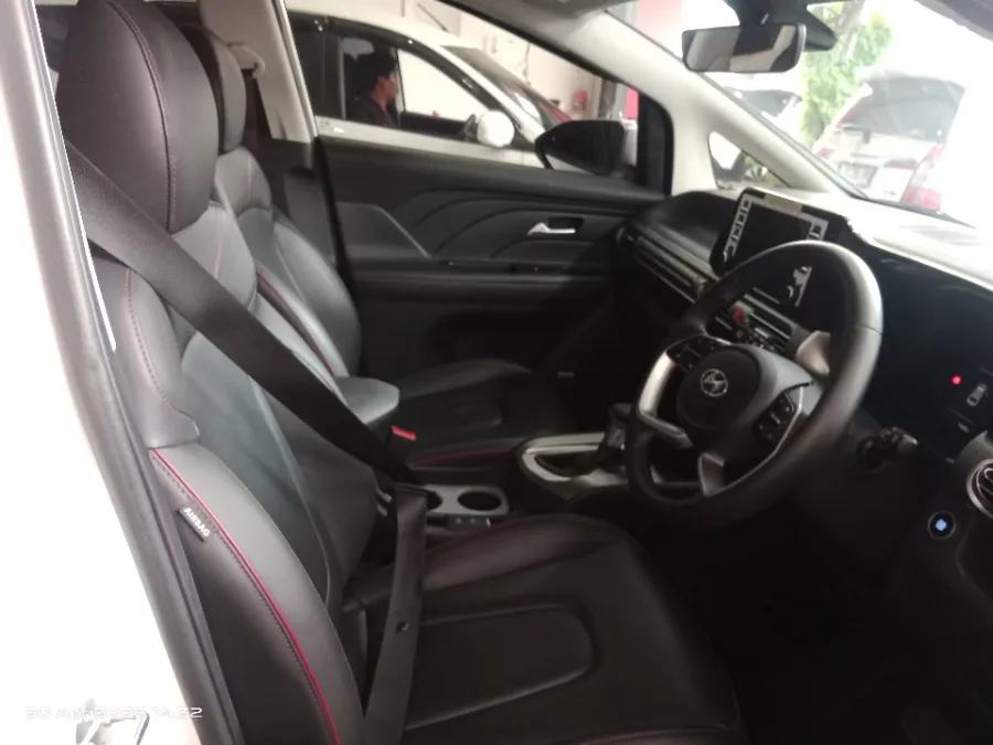 Foto Mobil Bekas Kabin Depan Hyundai Stargazer 1.5 Prime tahun 2024