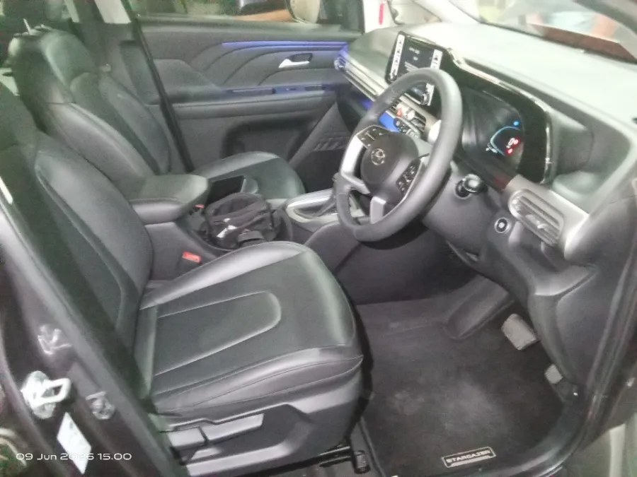Foto Mobil Bekas Kabin Depan Hyundai Stargazer 1.5 Prime tahun 2024