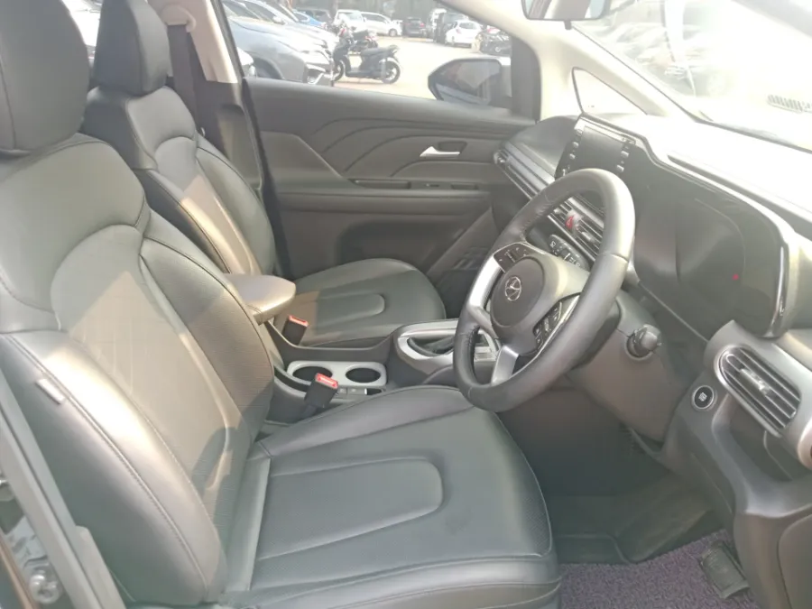 Foto Mobil Bekas Kabin Depan Hyundai Stargazer 1.5 Prime tahun 2024