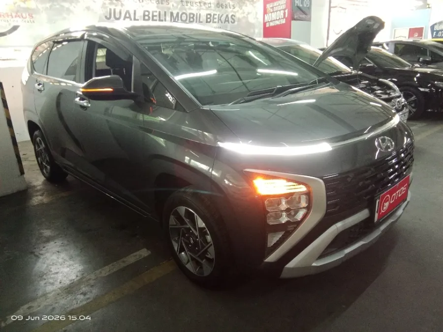 Foto Mobil Bekas Kanan Depan Hyundai Stargazer 1.5 Prime tahun 2024