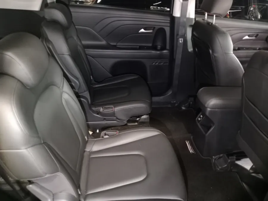 Foto Mobil Bekas Kabin Belakang Hyundai Stargazer 1.5 Prime tahun 2025