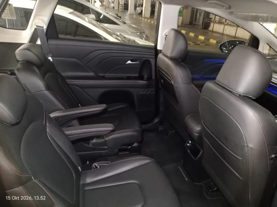 Foto Mobil Bekas Kabin Belakang Hyundai Stargazer 1.5 Prime tahun 2025