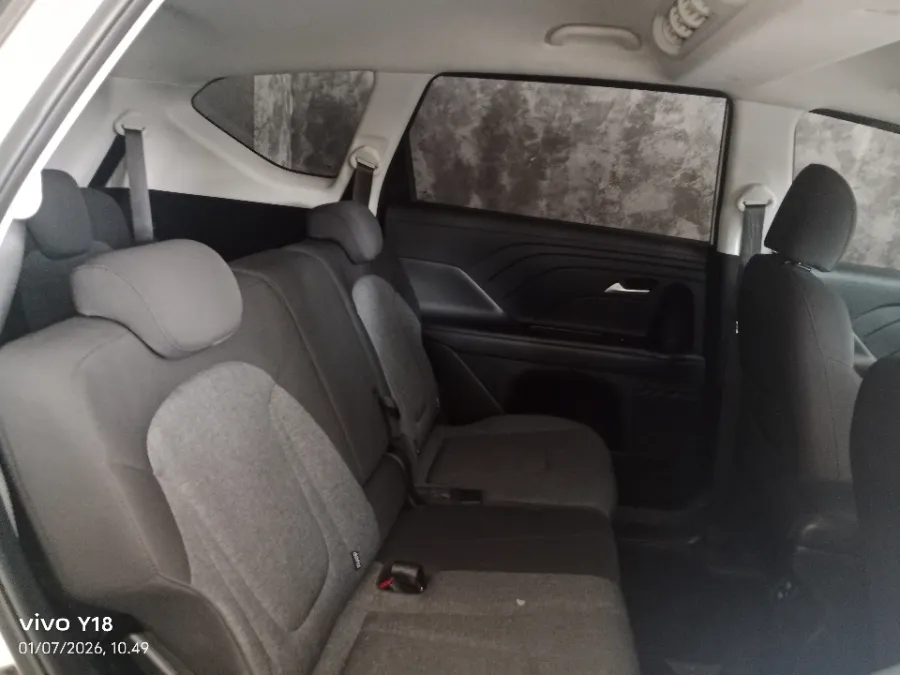 Foto Mobil Bekas Kabin Belakang Hyundai Stargazer 1.5 Style tahun 2022