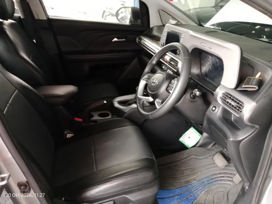 Foto Mobil Bekas Kabin Depan Hyundai Stargazer 1.5 Style tahun 2022