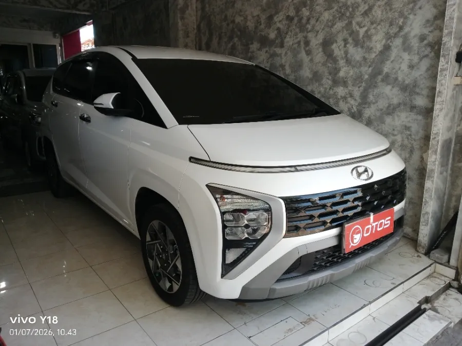 Foto Mobil Bekas Kanan Depan Hyundai Stargazer 1.5 Style tahun 2022