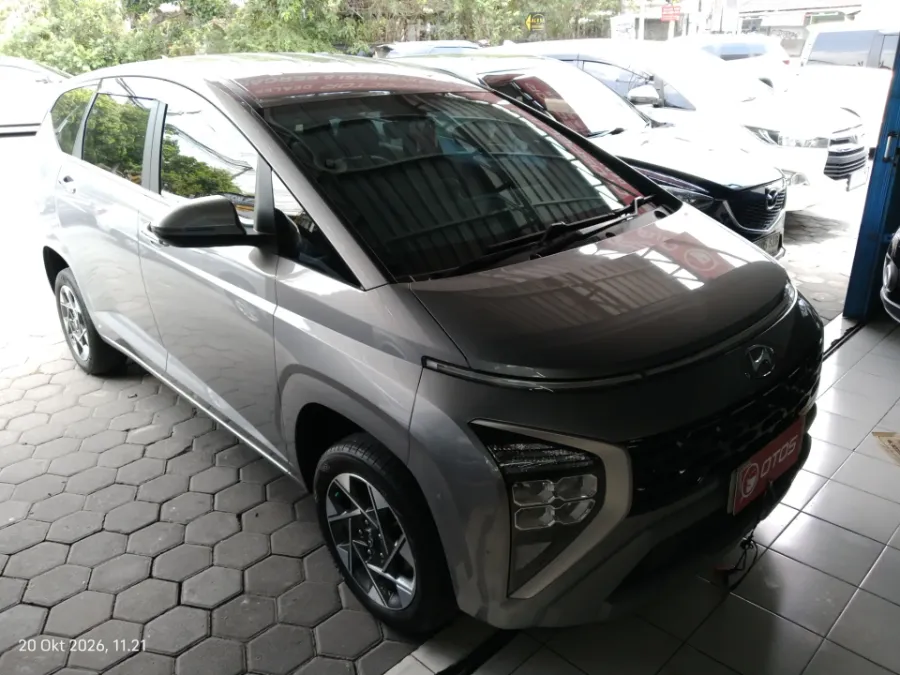 Foto Mobil Bekas Kanan Depan Hyundai Stargazer 1.5 Style tahun 2022