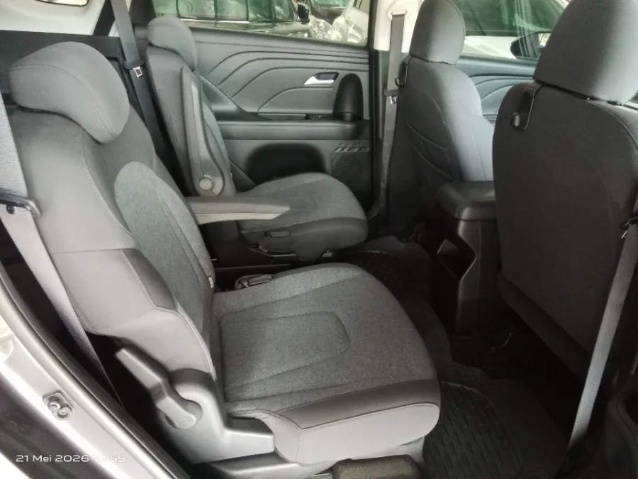 Foto Mobil Bekas Kabin Belakang Hyundai Stargazer 1.5 Trend tahun 2022