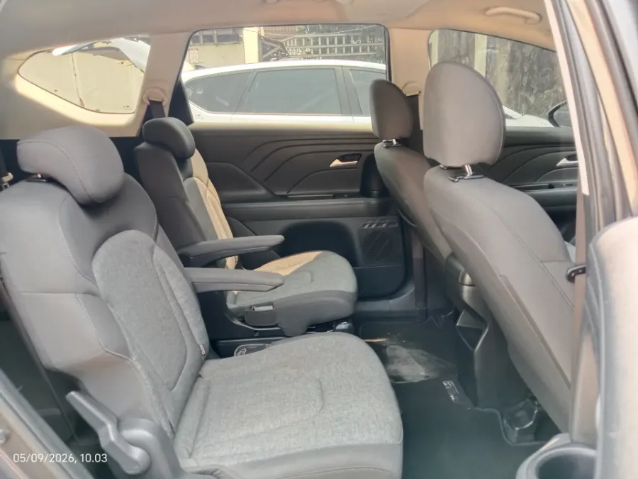 Foto Mobil Bekas Kabin Belakang Hyundai Stargazer 1.5 Trend tahun 2022