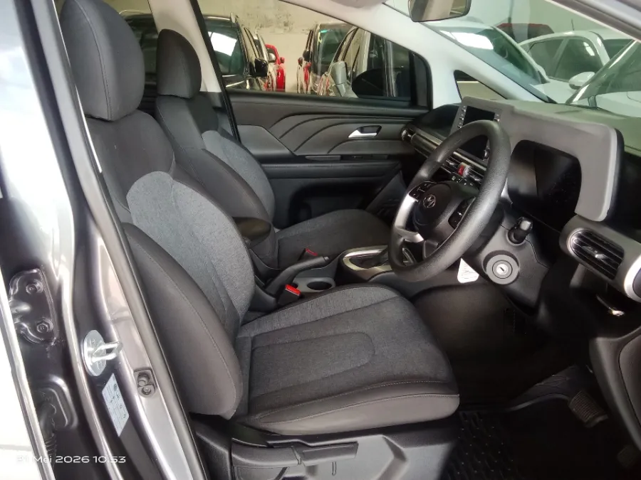 Foto Mobil Bekas Kabin Depan Hyundai Stargazer 1.5 Trend tahun 2022