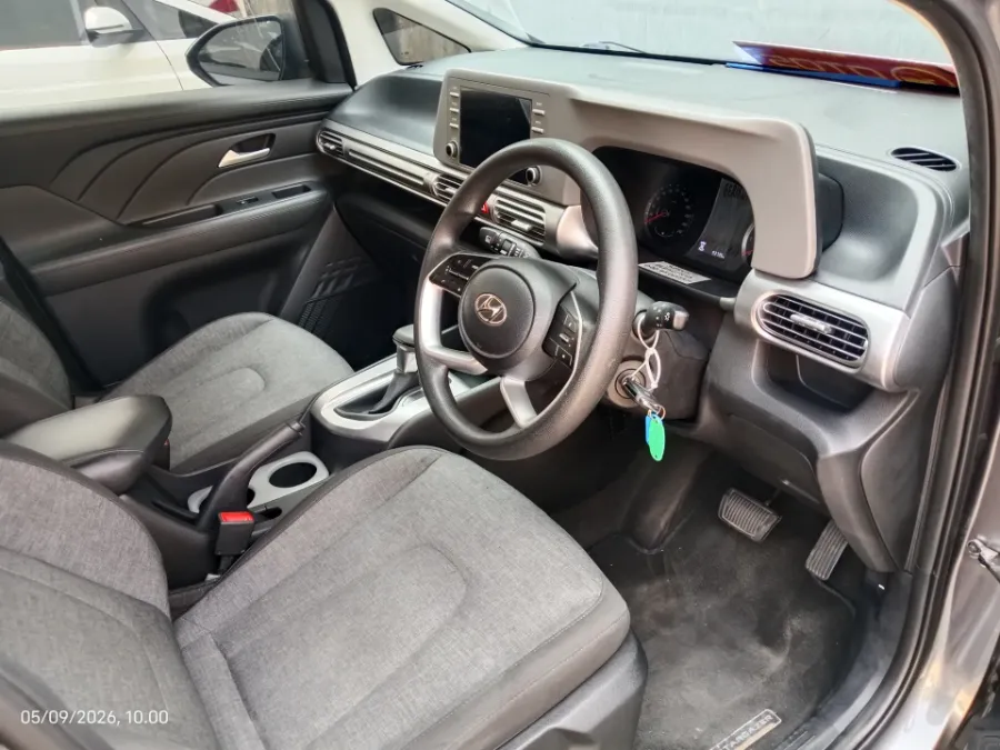 Foto Mobil Bekas Kabin Depan Hyundai Stargazer 1.5 Trend tahun 2022