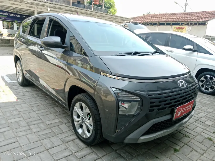 Foto Mobil Bekas Kanan Depan Hyundai Stargazer 1.5 Trend tahun 2022