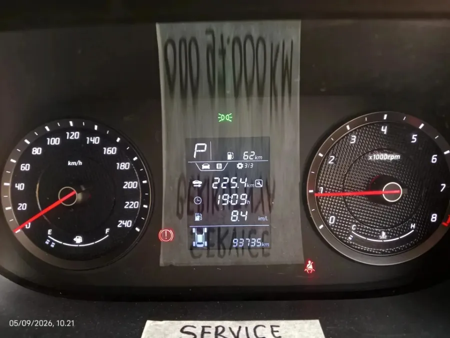 Foto Mobil Bekas Odometer Hyundai Stargazer 1.5 Trend tahun 2022