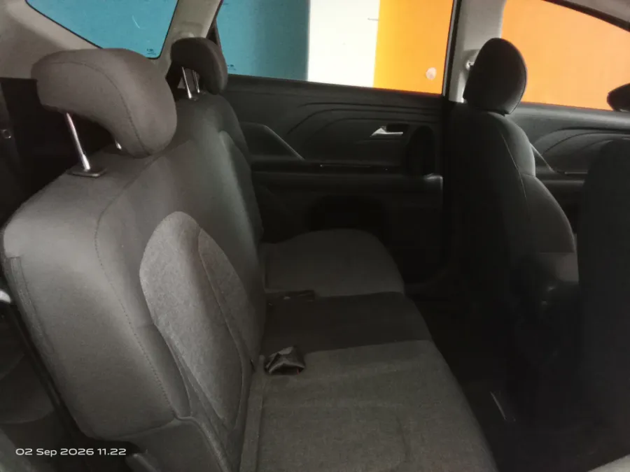 Foto Mobil Bekas Kabin Belakang Hyundai Stargazer 1.5 Trend tahun 2023