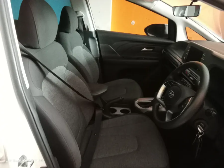 Foto Mobil Bekas Kabin Depan Hyundai Stargazer 1.5 Trend tahun 2023
