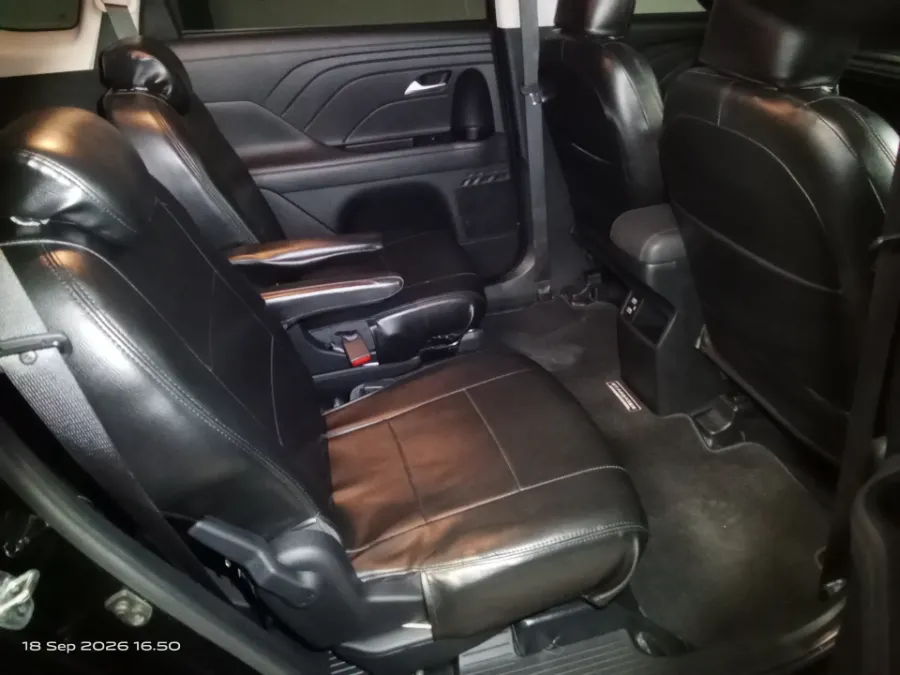 Foto Mobil Bekas Kabin Belakang Hyundai Stargazer 1.5 Trend tahun 2024
