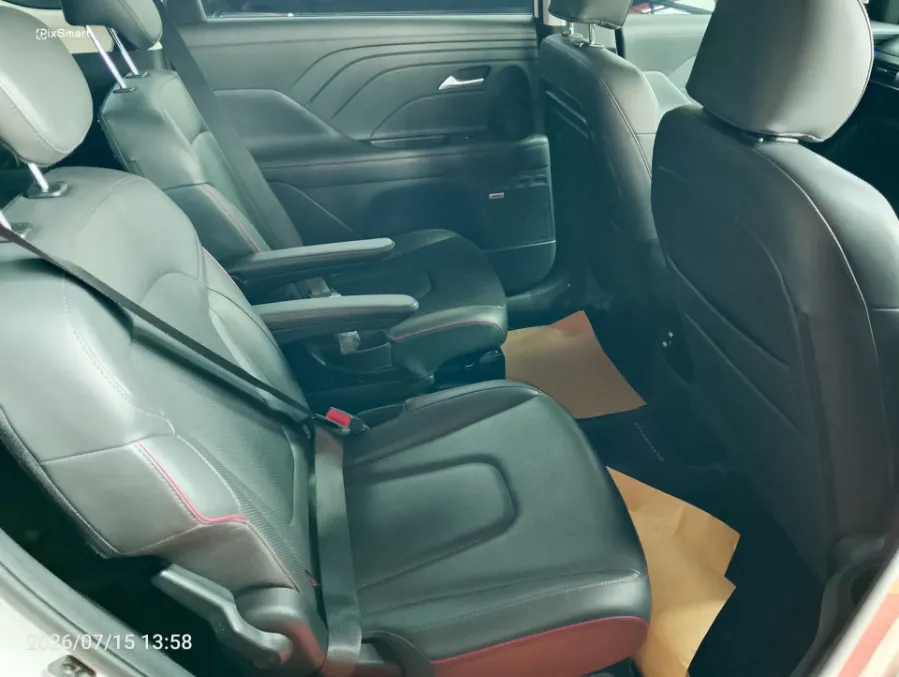Foto Mobil Bekas Kabin Belakang Hyundai Stargazer X 1.5 Prime tahun 2023