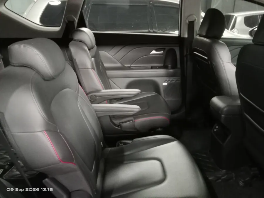 Foto Mobil Bekas Kabin Belakang Hyundai Stargazer X 1.5 Prime tahun 2023