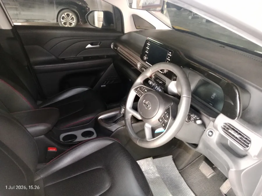 Foto Mobil Bekas Kabin Depan Hyundai Stargazer X 1.5 Prime tahun 2023