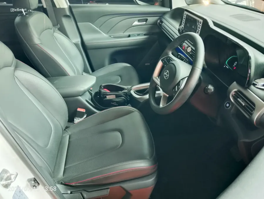 Foto Mobil Bekas Kabin Depan Hyundai Stargazer X 1.5 Prime tahun 2023