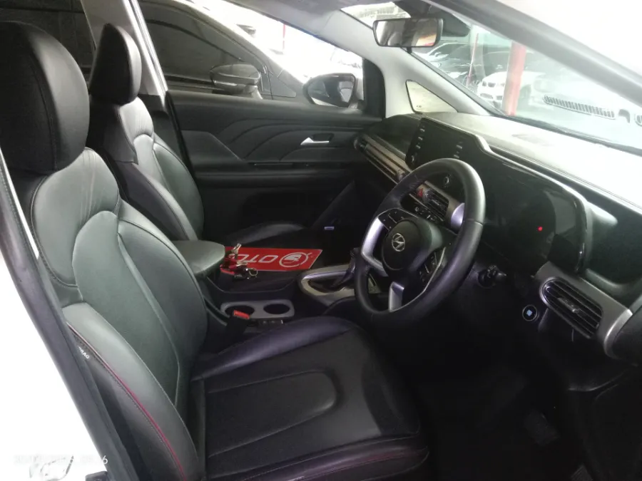 Foto Mobil Bekas Kabin Depan Hyundai Stargazer X 1.5 Prime tahun 2023