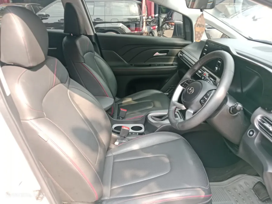 Foto Mobil Bekas Kabin Depan Hyundai Stargazer X 1.5 Prime tahun 2023