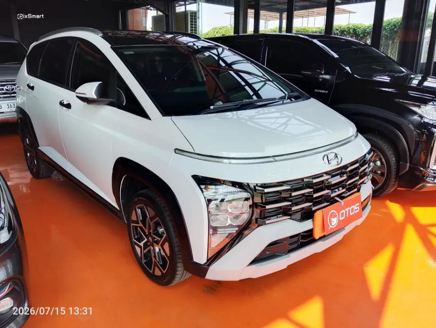 Foto Mobil Bekas Kanan Depan Hyundai Stargazer X 1.5 Prime tahun 2023