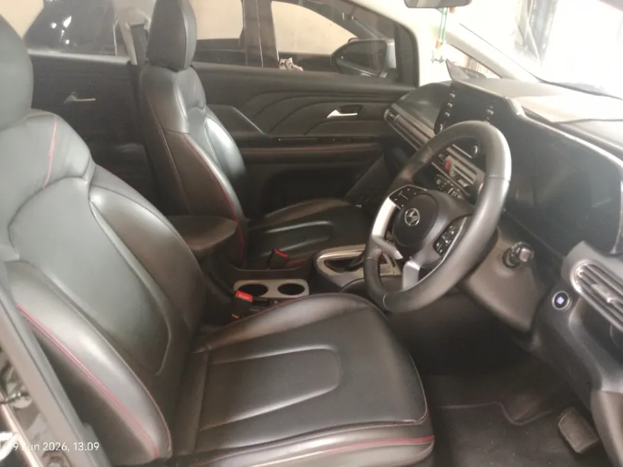Foto Mobil Bekas Kabin Depan Hyundai Stargazer X 1.5 Prime tahun 2024