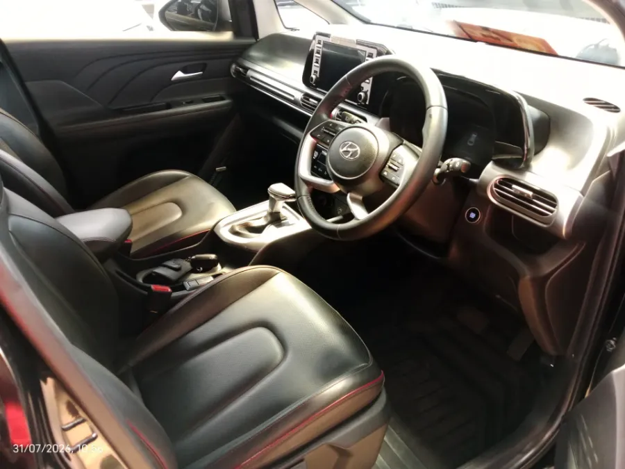 Foto Mobil Bekas Kabin Depan Hyundai Stargazer X 1.5 Prime tahun 2024