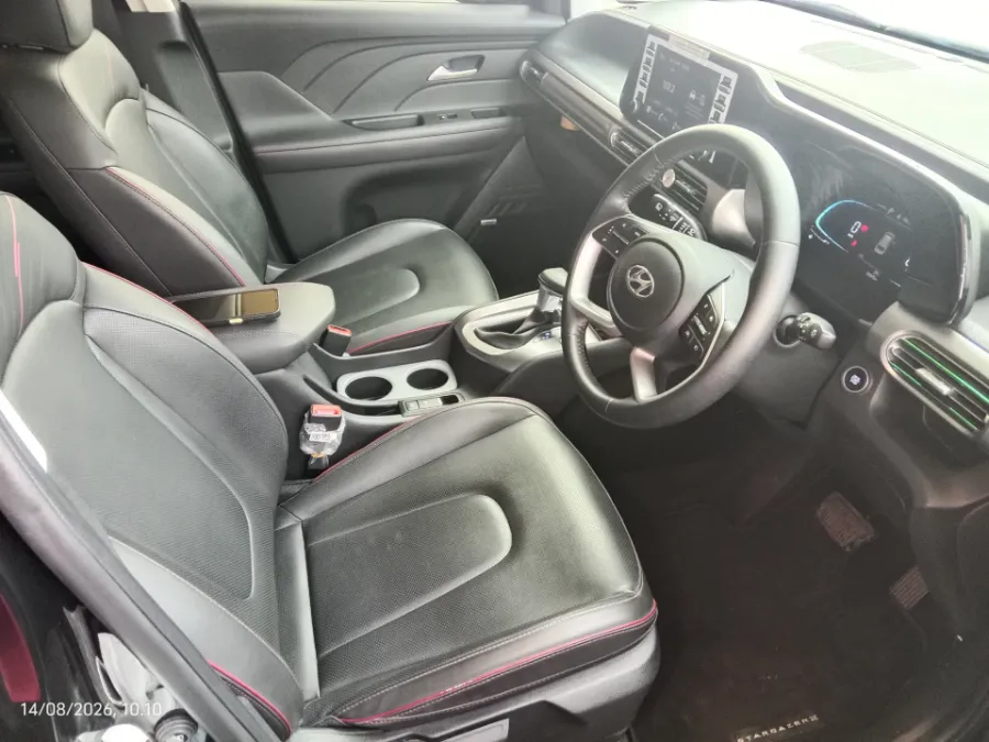 Foto Mobil Bekas Kabin Depan Hyundai Stargazer X 1.5 Prime tahun 2024