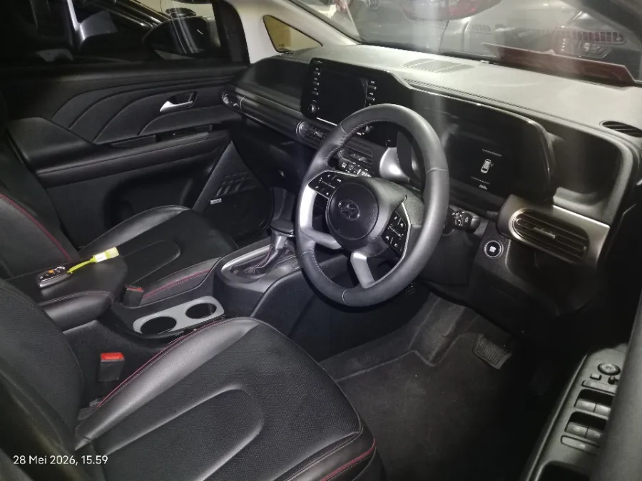 Foto Mobil Bekas Kabin Depan Hyundai Stargazer X 1.5 Prime tahun 2025