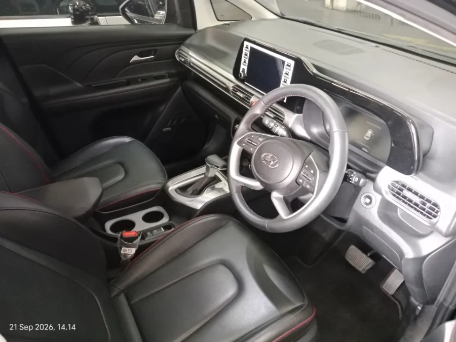 Foto Mobil Bekas Kabin Depan Hyundai Stargazer X 1.5 Prime tahun 2025