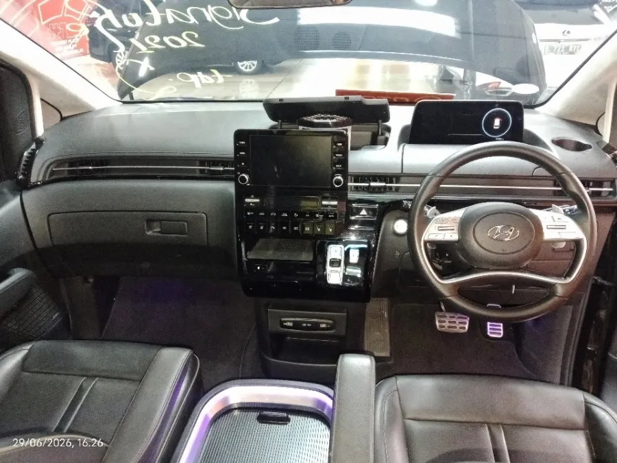 Foto Mobil Bekas Dashboard Hyundai Staria 2.2 tahun 2021