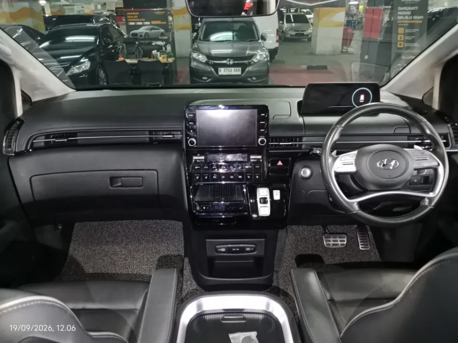 Foto Mobil Bekas Dashboard Hyundai Staria 2.2 tahun 2021