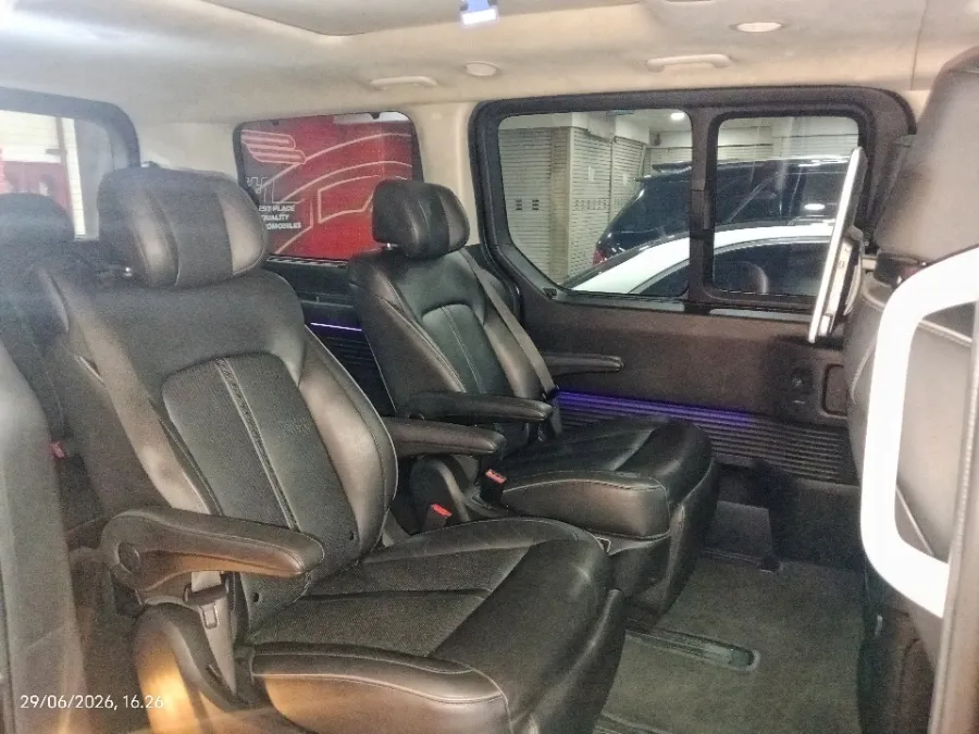 Foto Mobil Bekas Kabin Belakang Hyundai Staria 2.2 tahun 2021