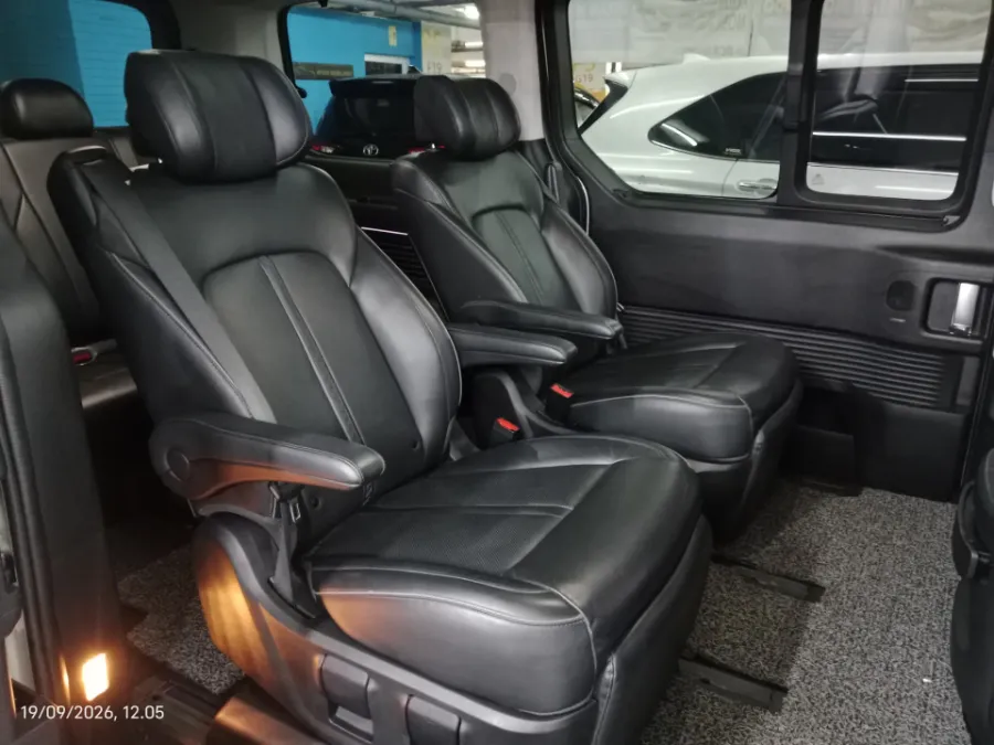 Foto Mobil Bekas Kabin Belakang Hyundai Staria 2.2 tahun 2021