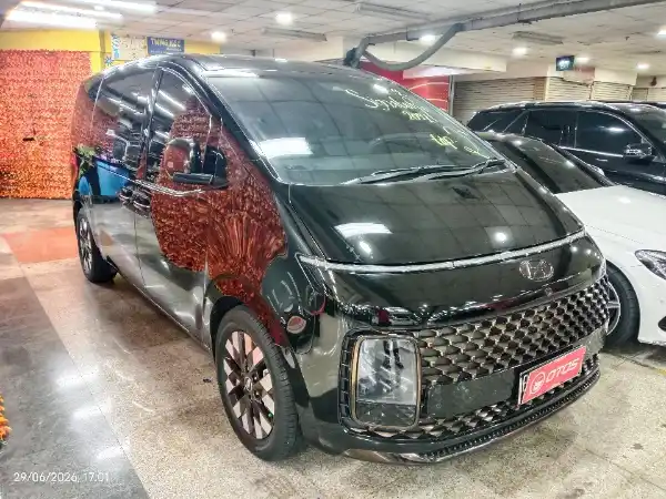 2021 Hyundai Staria 2.2 - Foto 1 dari 6
