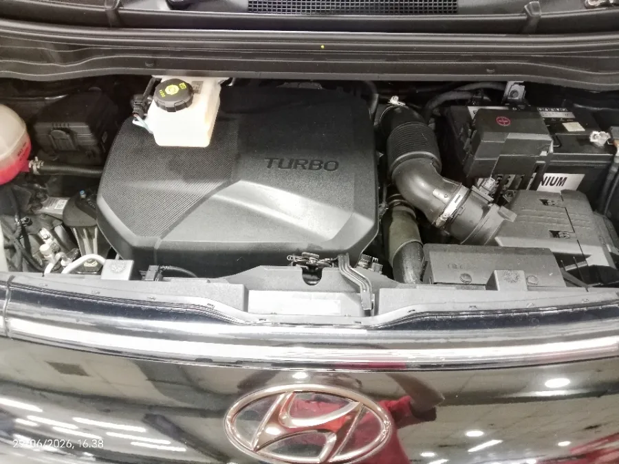 Foto Mobil Bekas Mesin Hyundai Staria 2.2 tahun 2021