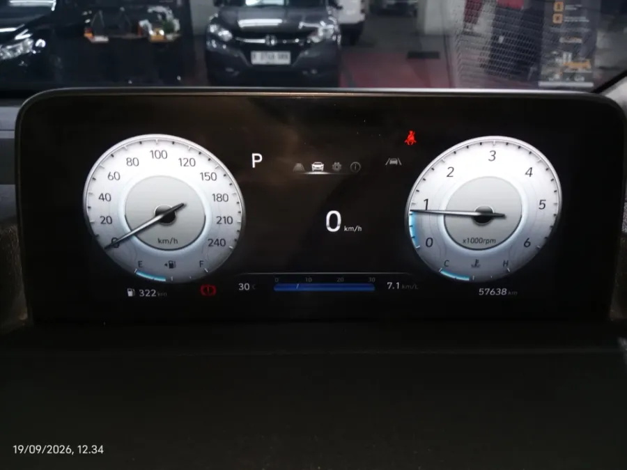 Foto Mobil Bekas Odometer Hyundai Staria 2.2 tahun 2021