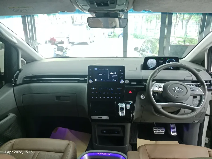 Foto Mobil Bekas Dashboard Hyundai Staria 2.2 tahun 2022
