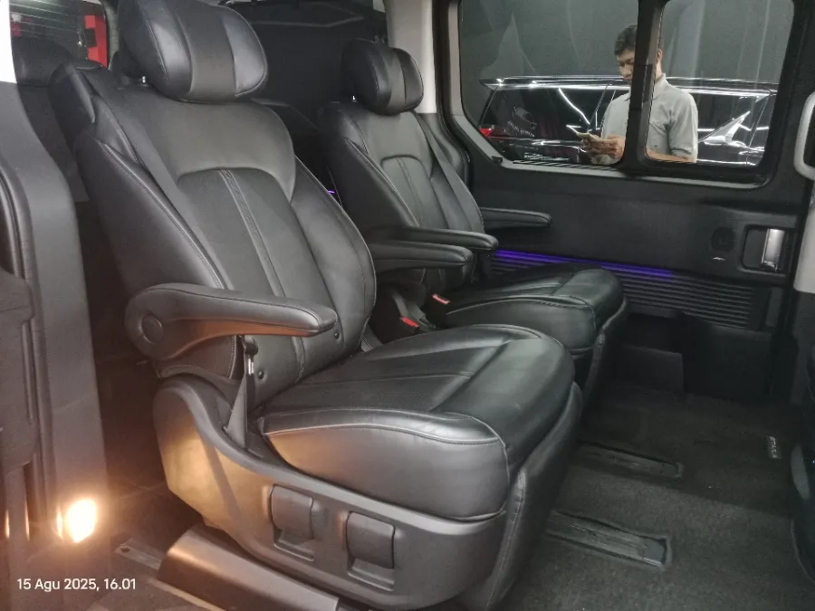 Foto Mobil Bekas Kabin Belakang Hyundai Staria 2.2 tahun 2022