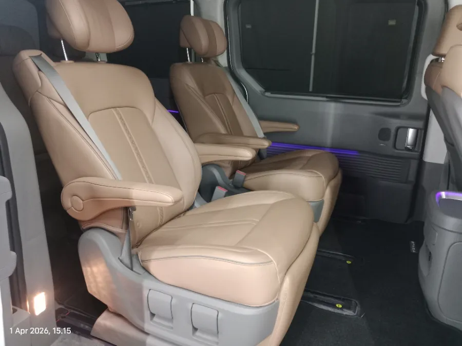 Foto Mobil Bekas Kabin Belakang Hyundai Staria 2.2 tahun 2022