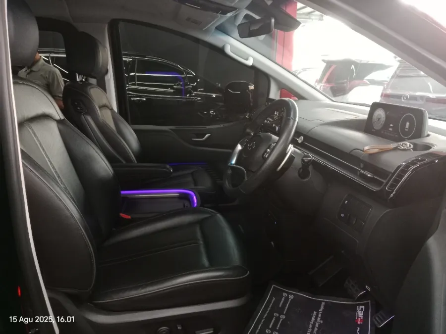 Foto Mobil Bekas Kabin Depan Hyundai Staria 2.2 tahun 2022