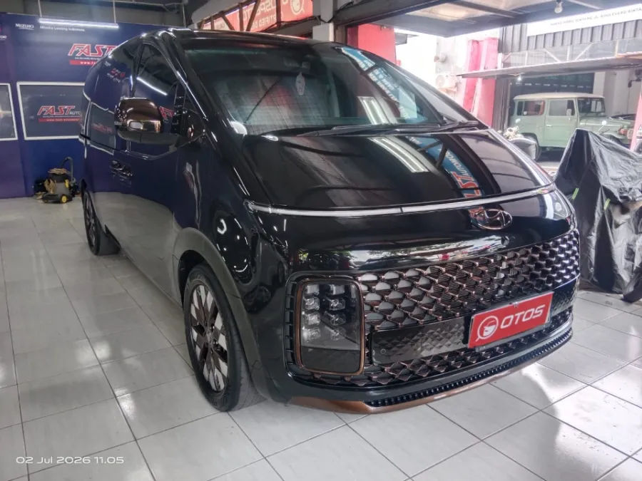 Foto Mobil Bekas Kanan Depan Hyundai Staria 2.2 Signature 9 tahun 2021