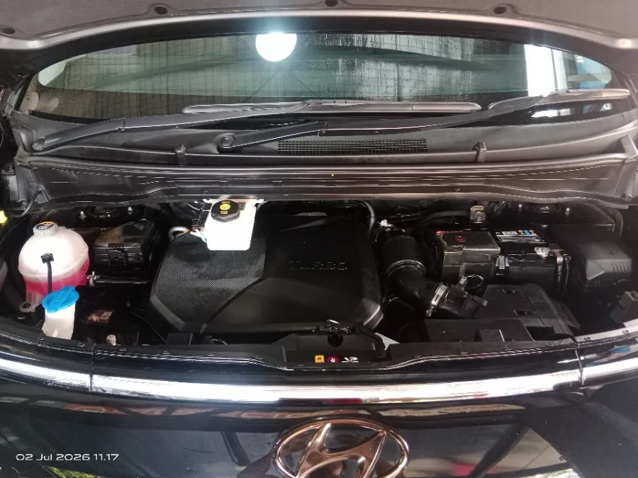 Foto Mobil Bekas Mesin Hyundai Staria 2.2 Signature 9 tahun 2021