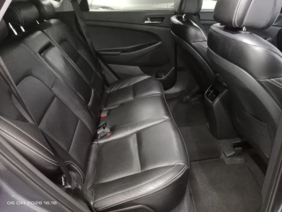 Foto Mobil Bekas Kabin Belakang Hyundai Tucson 2.0 tahun 2018